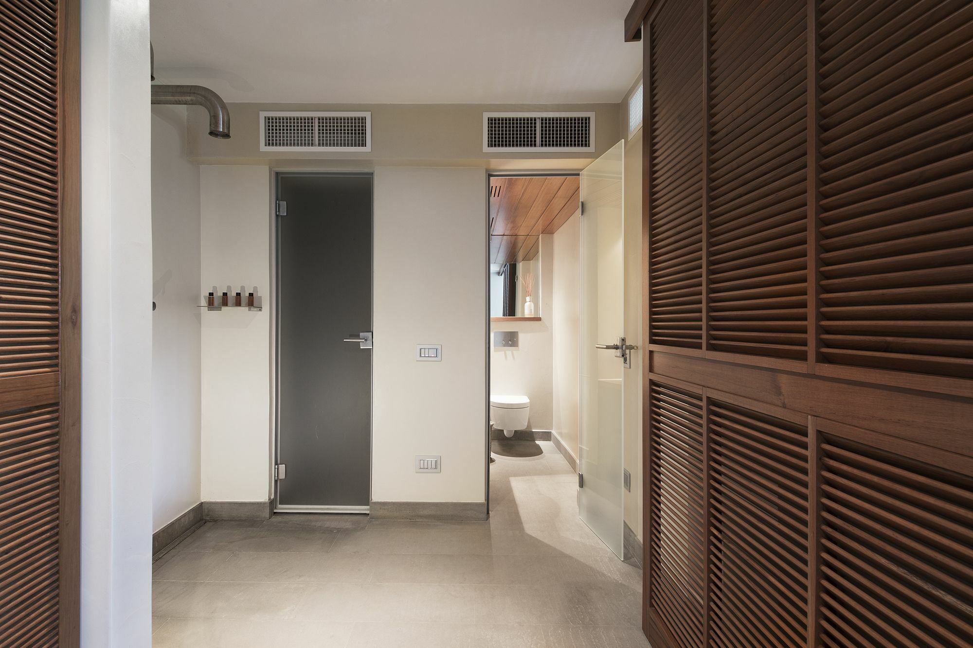 Suite & Pool-Como House-160 Mt-Private Indoor Swimming Pool, Heated All Year-Private Covered Parking-Private Garden And Terrace-Fully Equipped Kitchen المظهر الخارجي الصورة